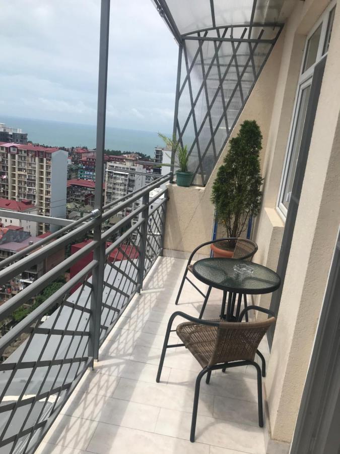 Თათულის Ბუდე -Tatuli Nest Appartement Batoemi Buitenkant foto