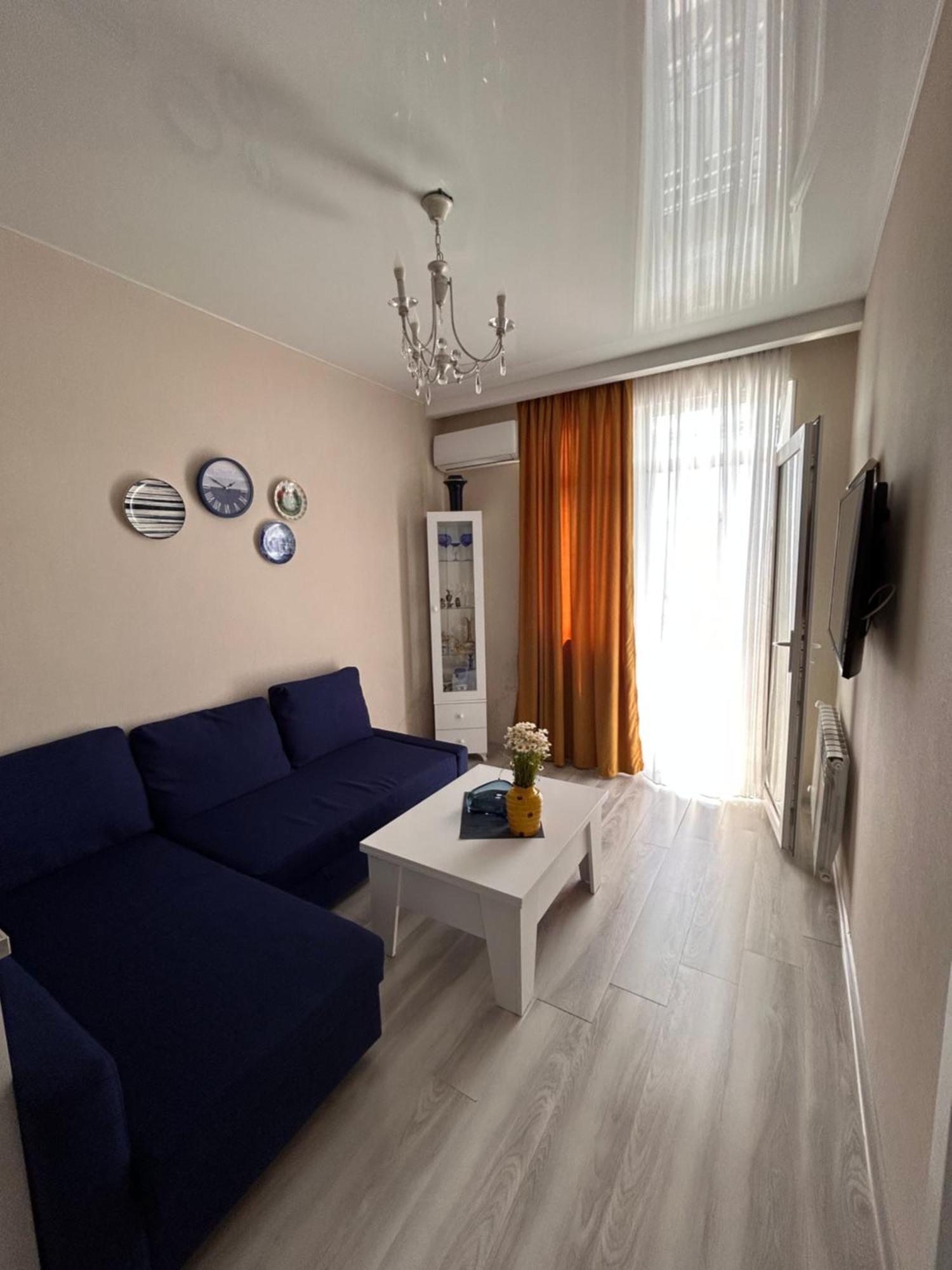 Თათულის Ბუდე -Tatuli Nest Appartement Batoemi Buitenkant foto