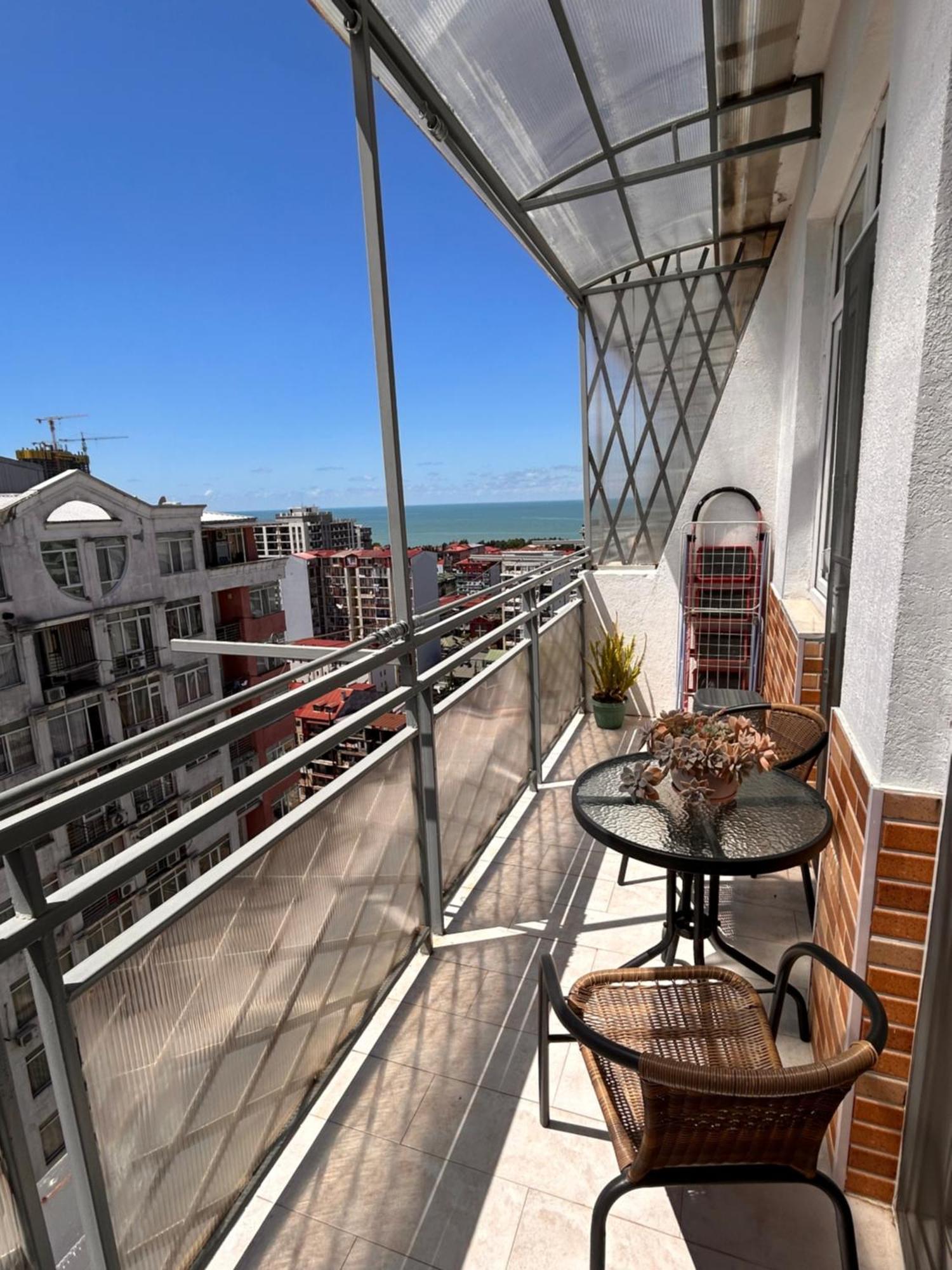 Თათულის Ბუდე -Tatuli Nest Appartement Batoemi Buitenkant foto